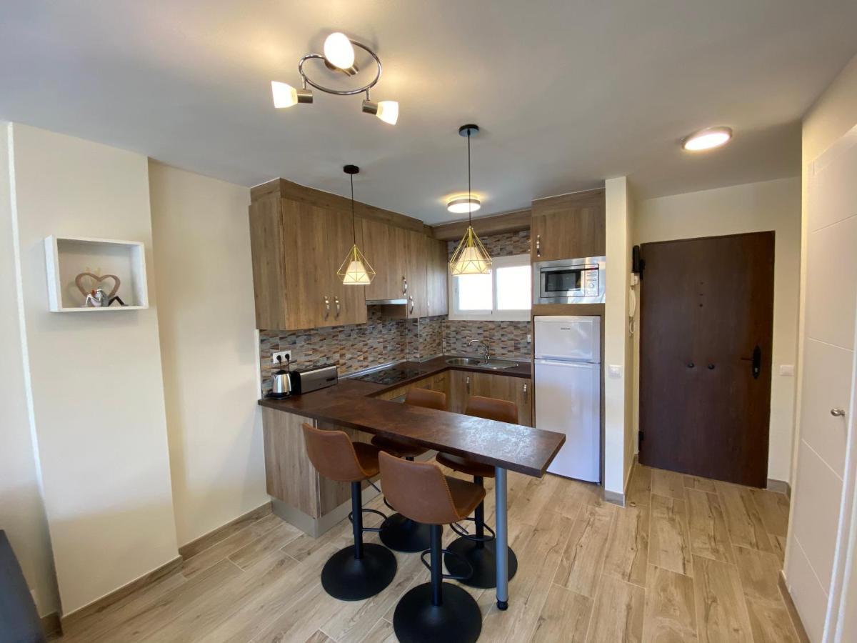 Modern 1 Bedroom Seaside Apartment With Pool ฟูเอนฮิโรลา ภายนอก รูปภาพ