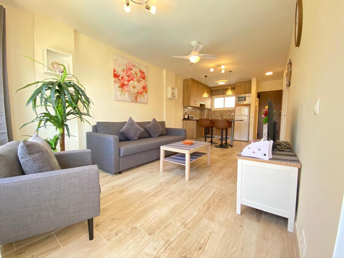 Modern 1 Bedroom Seaside Apartment With Pool ฟูเอนฮิโรลา ภายนอก รูปภาพ