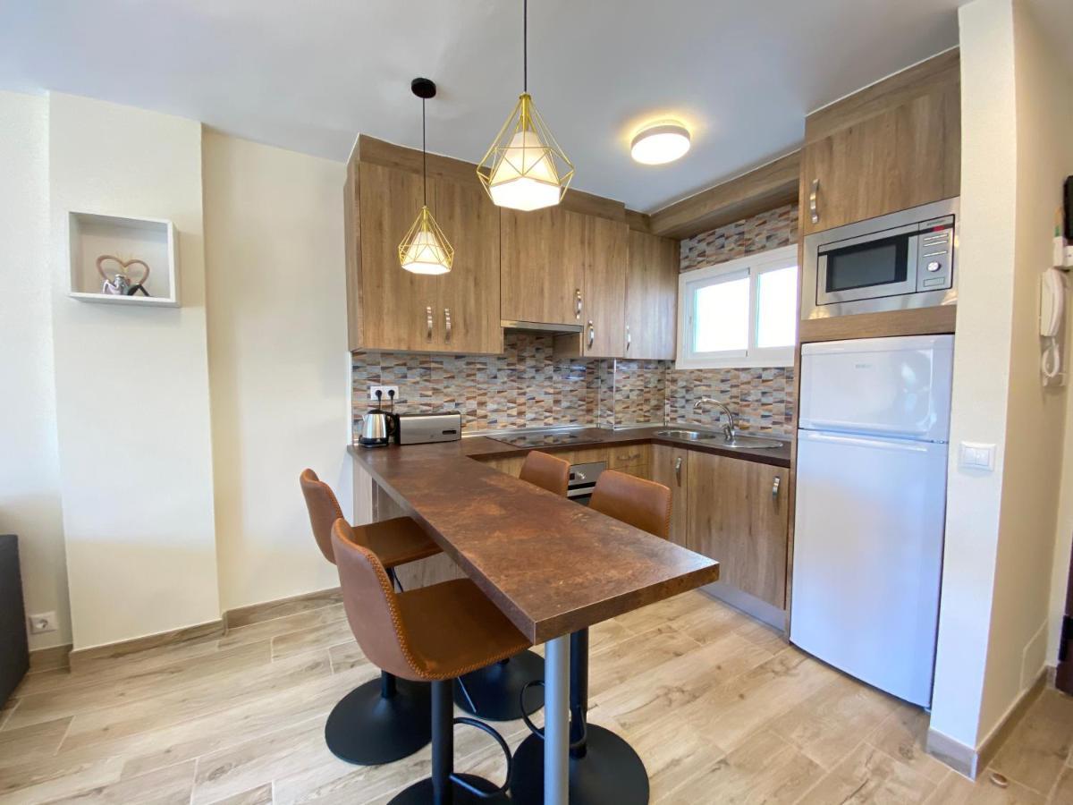 Modern 1 Bedroom Seaside Apartment With Pool ฟูเอนฮิโรลา ภายนอก รูปภาพ
