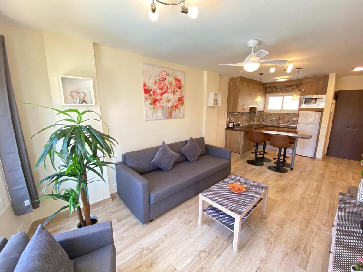 Modern 1 Bedroom Seaside Apartment With Pool ฟูเอนฮิโรลา ภายนอก รูปภาพ