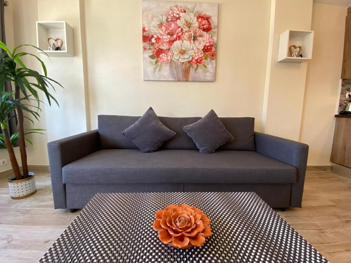 Modern 1 Bedroom Seaside Apartment With Pool ฟูเอนฮิโรลา ภายนอก รูปภาพ