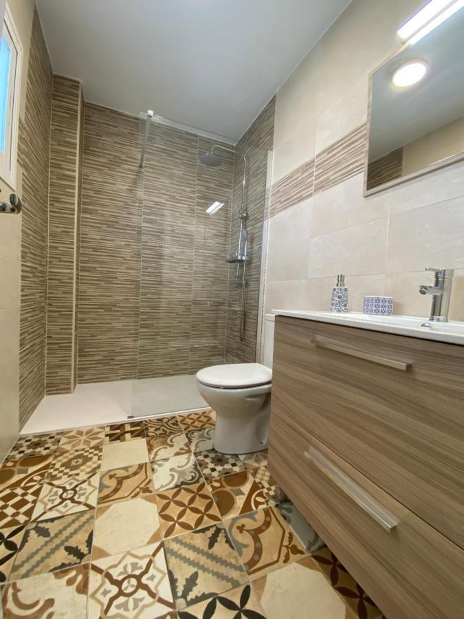 Modern 1 Bedroom Seaside Apartment With Pool ฟูเอนฮิโรลา ภายนอก รูปภาพ