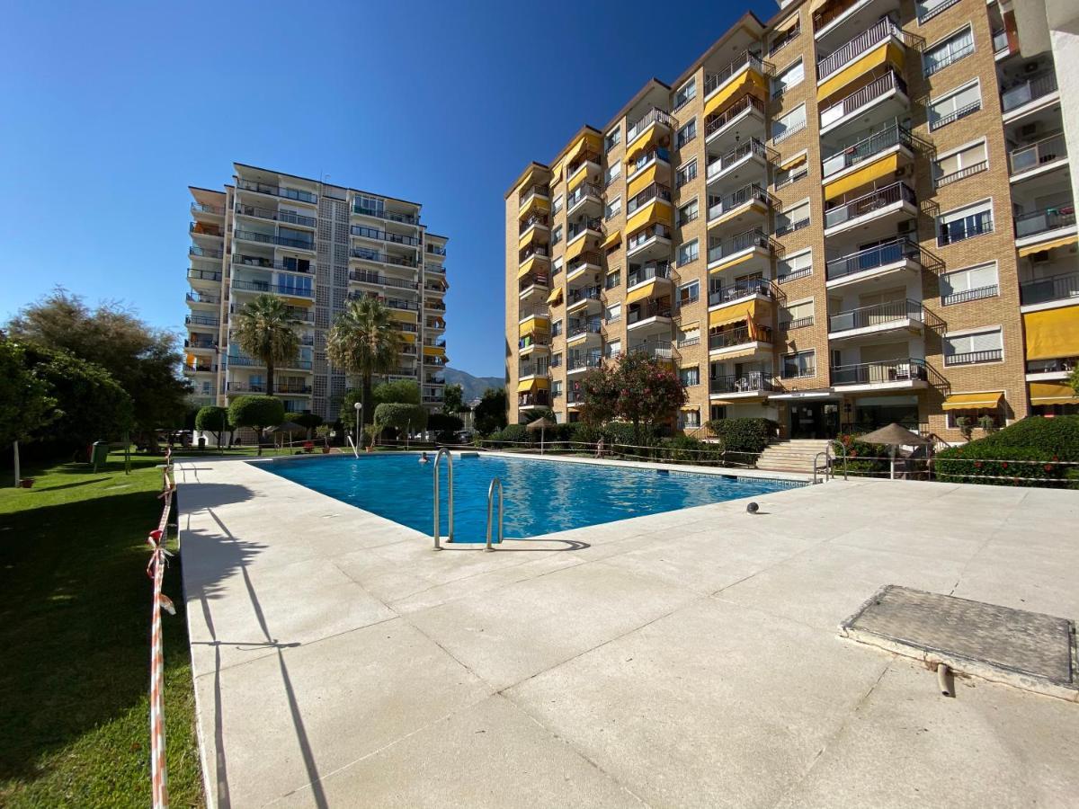 Modern 1 Bedroom Seaside Apartment With Pool ฟูเอนฮิโรลา ภายนอก รูปภาพ